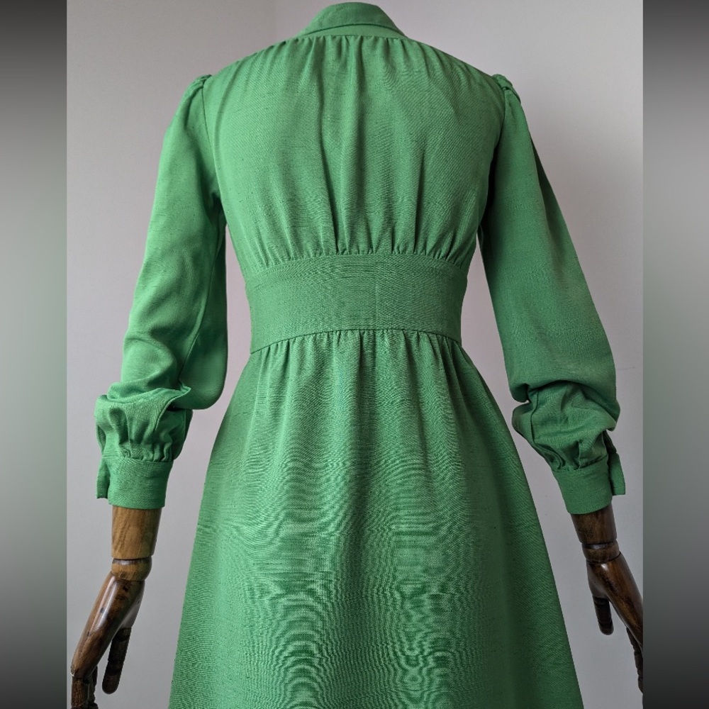 Pristine 1970s Wallis Dagger Collar Dress (a gorgeous green!) - Picture 5 of 9